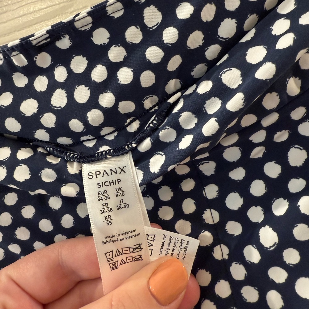 Spanx Sunshine Shorts - Picture 2 of 3